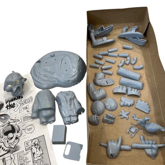 Testors Weird-Ohs Hodad Making The Scene Model Kit No. 743 - Picture 5 of 7